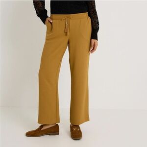 Women’s Wide Legged Pants